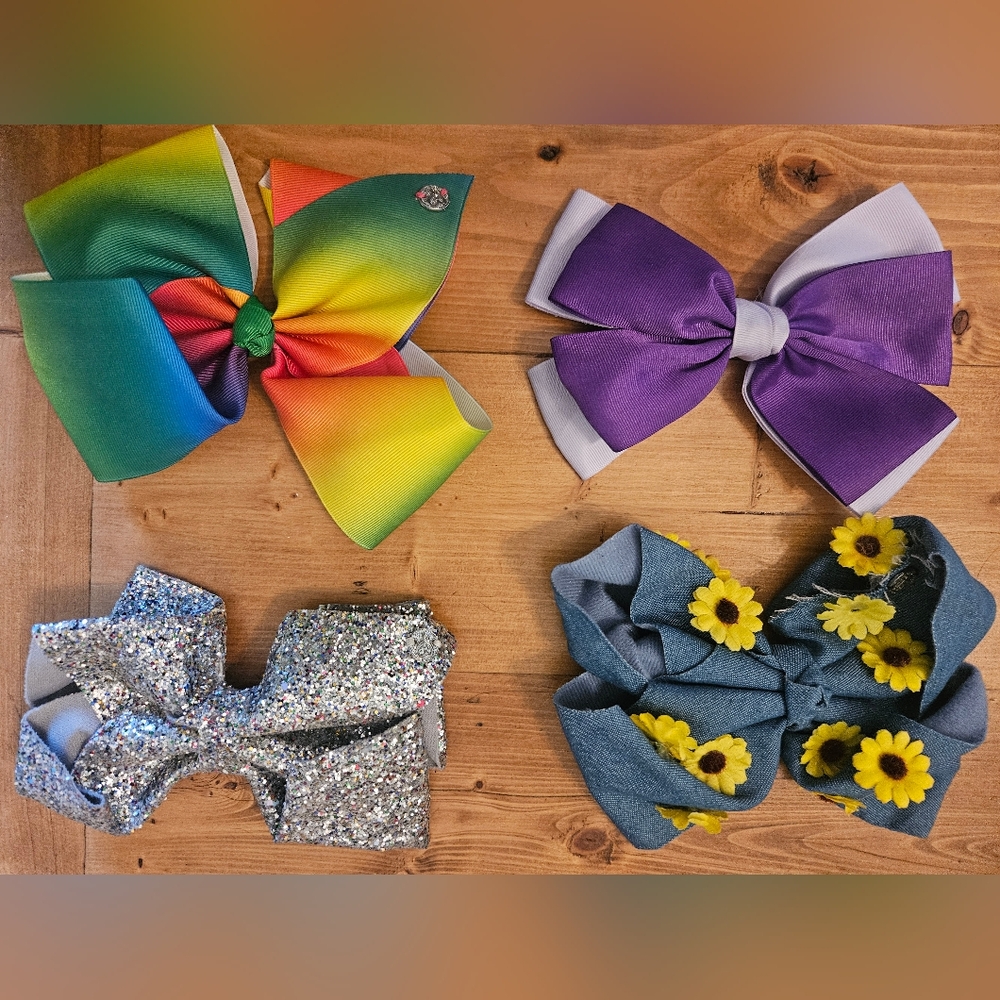 Lot of 4 bows